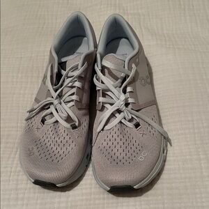 On Running Women's Light Gray Athletic Shoes